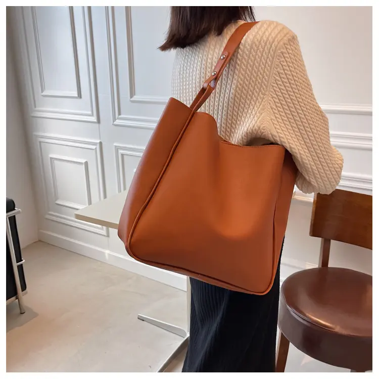 Simple stylish retro women's bag new large capacity shoulder bag underarm bag Japanese texture commuter bucket bag