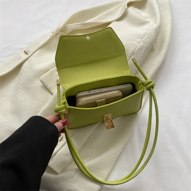 Senior handbag women's new baguette bag retro hand-held underarm bag Foreign style young woman single shoulder crossbody bag