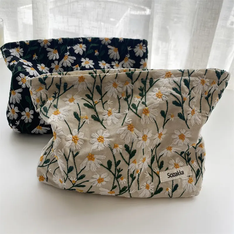 Fresh Embroidery Daisies flower makeup bag Women simple portable pen bag large capacity Japanese art