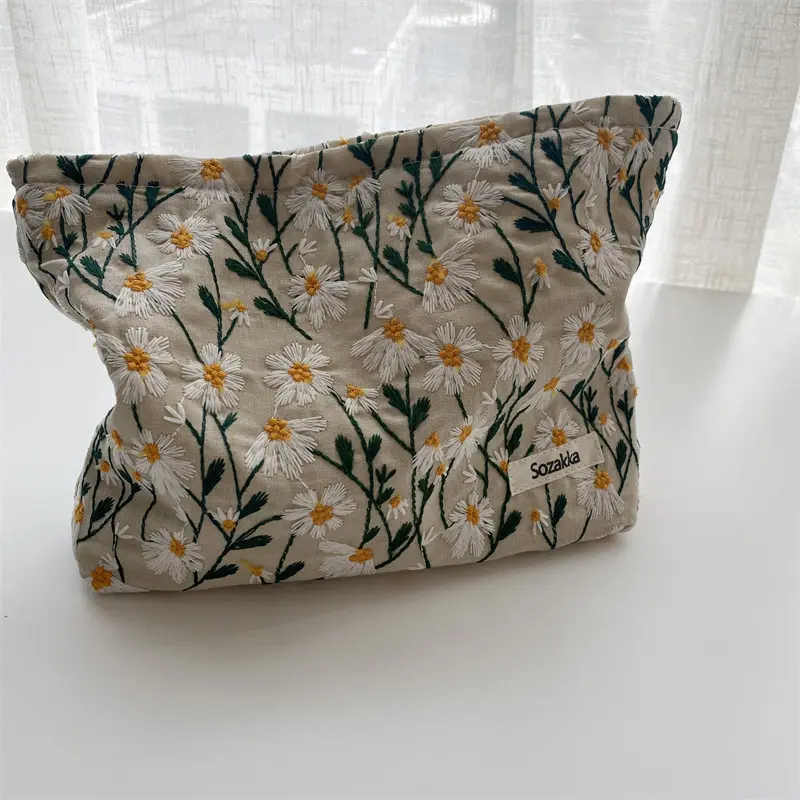 Fresh Embroidery Daisies flower makeup bag Women simple portable pen bag large capacity Japanese art