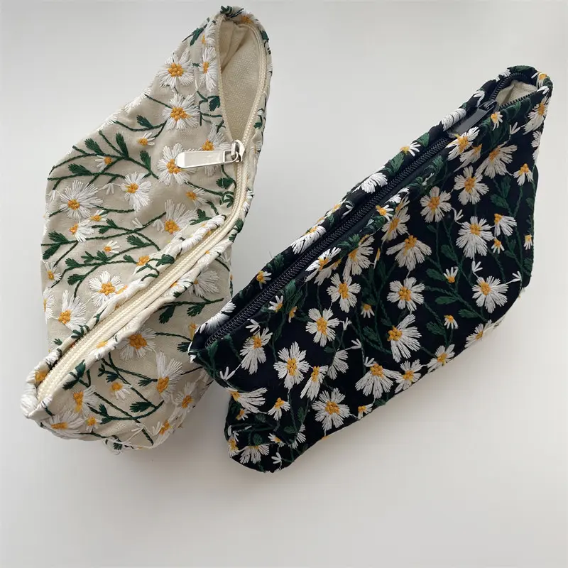 Fresh Embroidery Daisies flower makeup bag Women simple portable pen bag large capacity Japanese art