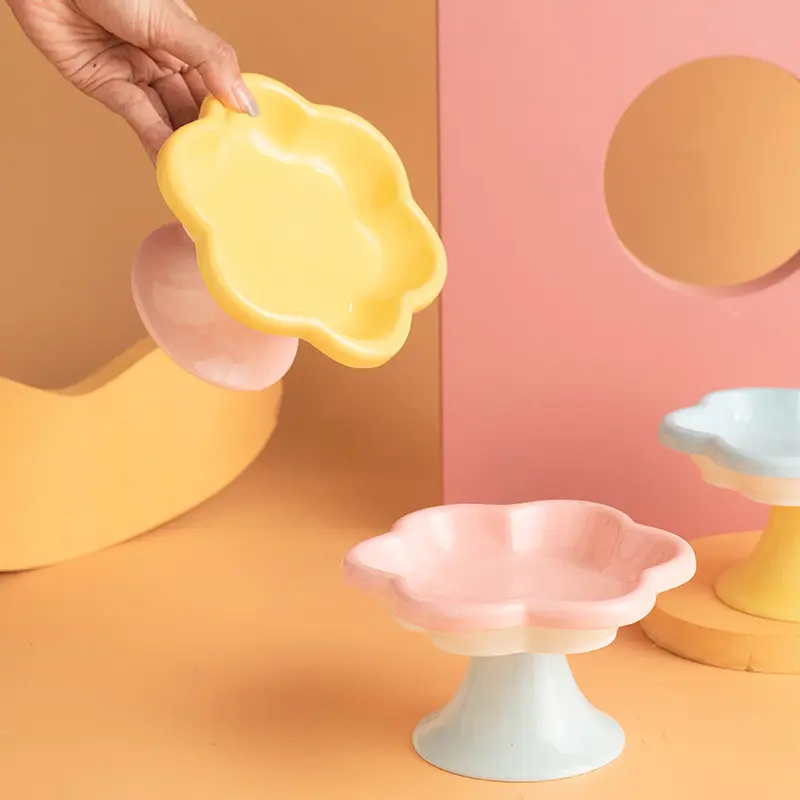 Creative flower-shaped ceramic cat bowls, cartoon cat bowls, anti-tipping pet cat food dishes, water bowls pet products