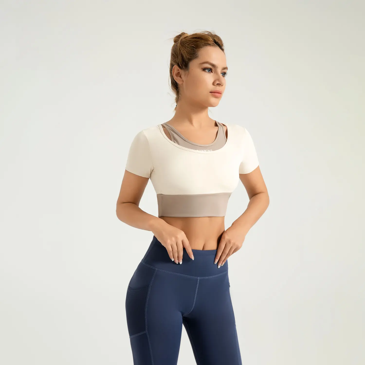 Color matching fake two-piece yoga short-sleeved free bra sports top fitness femme