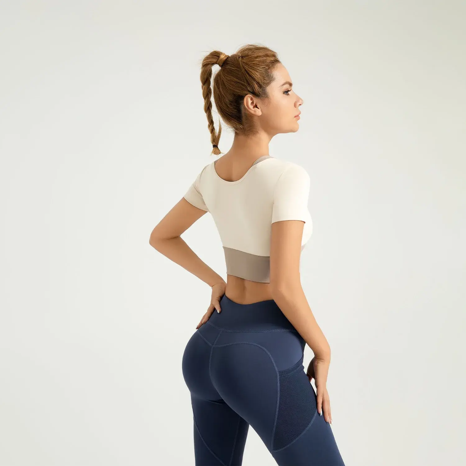 Color matching fake two-piece yoga short-sleeved free bra sports top fitness femme