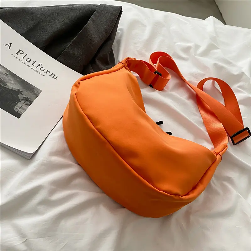 Bag female new autumn and winter fashion Korean version large capacity crossbody bag casual lightweight simple dumpling bag