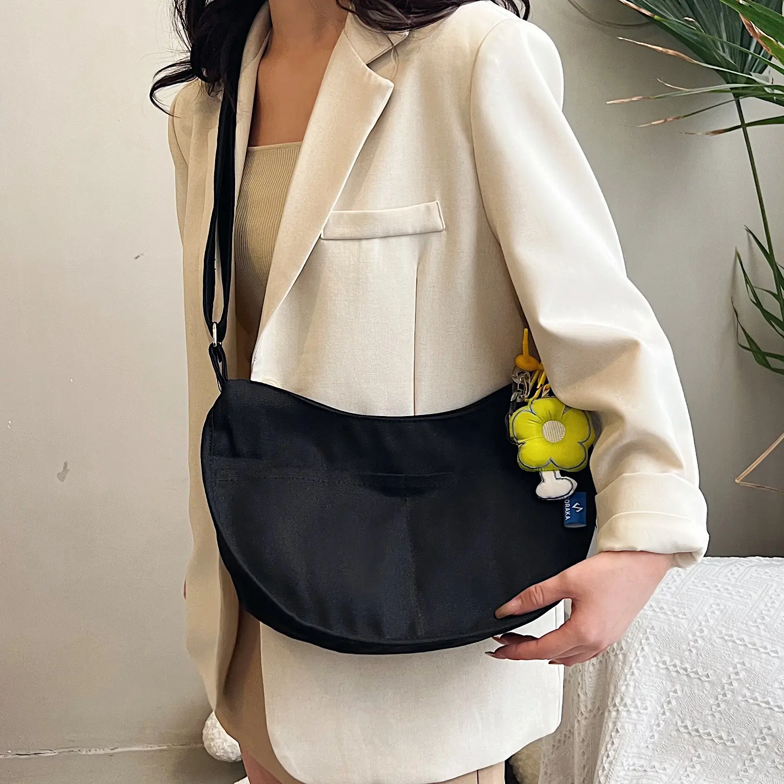 Large capacity canvas dumpling bag female Japanese new all-in-one shoulder bag Fashion flower postman bag crossbody bag