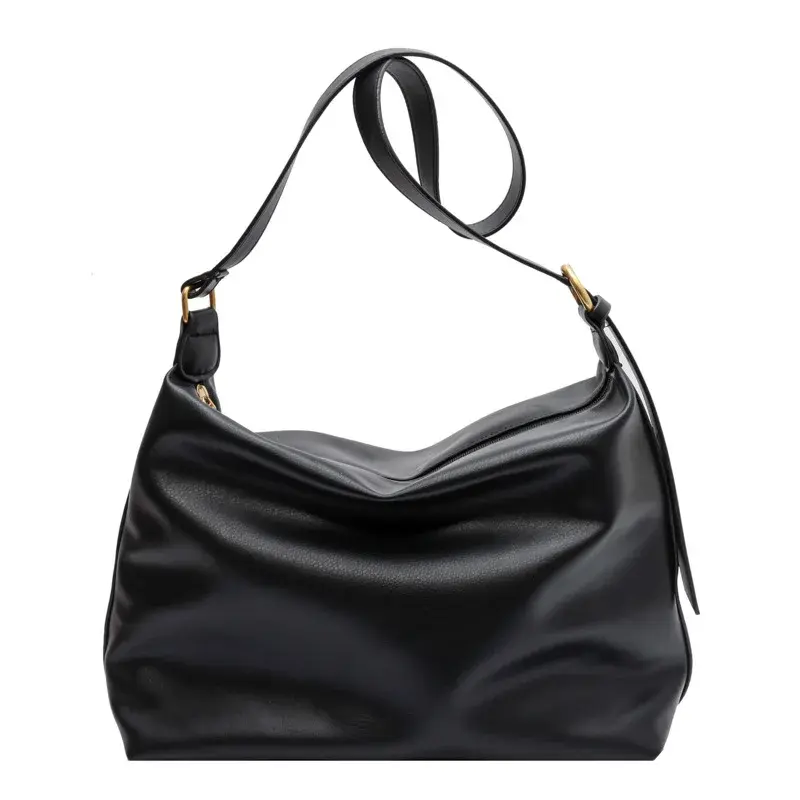Black bag female autumn and winter new fashion large capacity single shoulder crossbody bag leisure commuter Tote bag