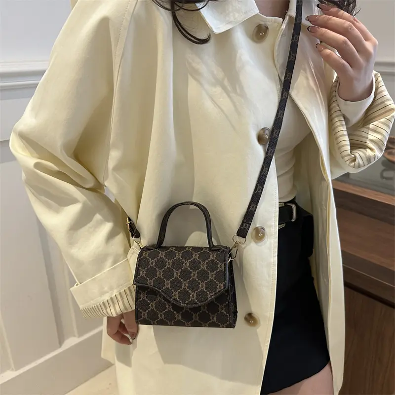 Casual trend beautiful crossbody shoulder 2024 new retro simple texture fashion autumn women's small square bag