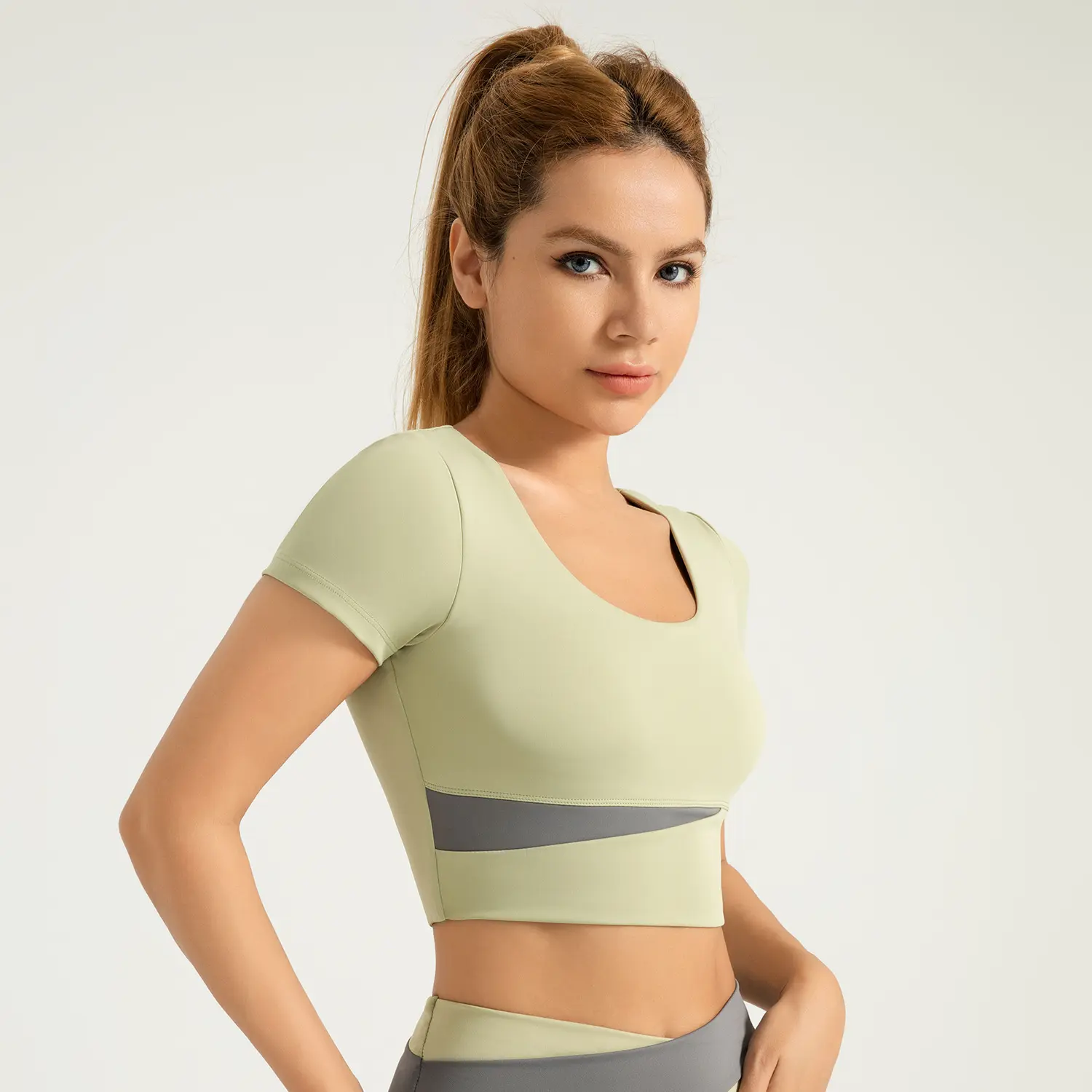 Juyitang nude exposed navel yoga clothes women's sports yoga short sleeves chest pad color matching fitness clothes
