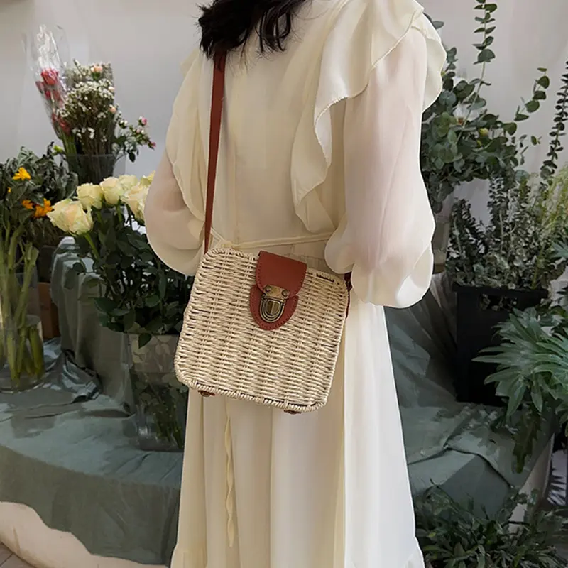 Fashionable Straw Shoulder Bag Casual Handbag Beach Crossbody Purse Shopping Bags for Vacation and Everyday Use