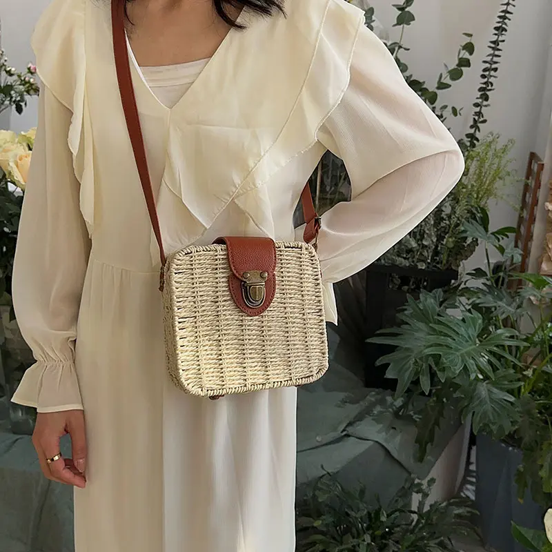 Fashionable Straw Shoulder Bag Casual Handbag Beach Crossbody Purse Shopping Bags for Vacation and Everyday Use