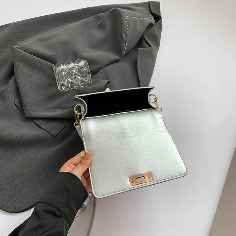 Women's Shoulder Bags Luxury Straw Woven Crossbody Bags for Girl Messenger Ladies Flap Small Square Handbag