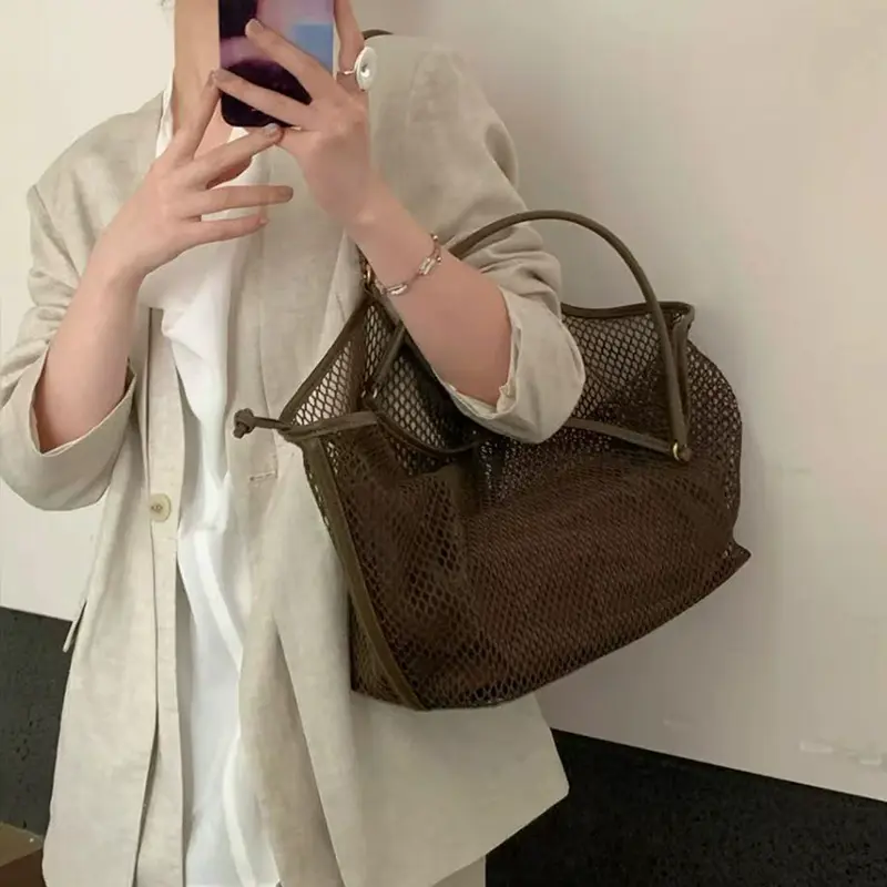 Designer Woven Mesh Tote Bag Large Capacity Women Commuting Shoulder Bag Summer New Casual Vacation Handbag