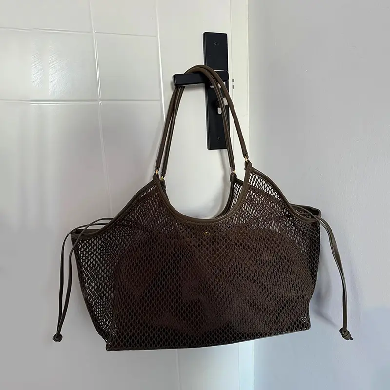 Designer Woven Mesh Tote Bag Large Capacity Women Commuting Shoulder Bag Summer New Casual Vacation Handbag