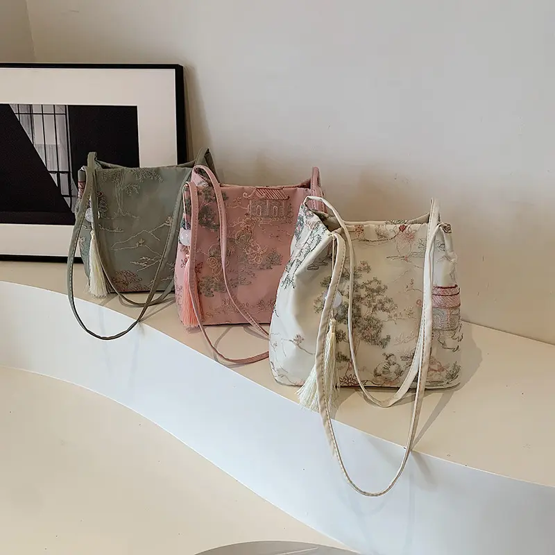 Women Ancient Style Shoulder Bag Large Capacity Simple Carrying Bag Lightweight Commuting Bag with Tassel Pendant Bucket Bag