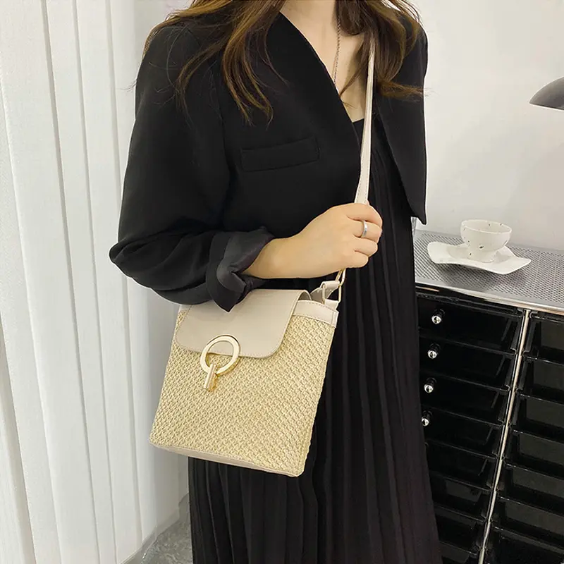 Ladies Fashion Beach Basket Bag Hand-Woven Flap Crossbody Bags Summer Weaving Small Handbag Women Straw Weave Shoulder Bag