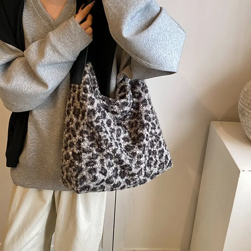 Vintage Winter Warm Casual Shoulder Bag Retro Felted Wool Tote Commuting Style Women Bag Leopard Handbag