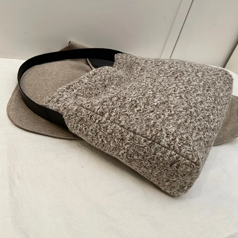 Vintage Winter Warm Casual Shoulder Bag Retro Felted Wool Tote Commuting Style Women Bag Leopard Handbag