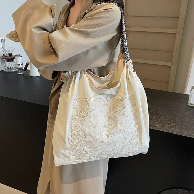 Embroidery Canvas Women's Lightweight Shoulder Bag Tote Bag For Autumn/Winter Daily Shopper Purse and Handbags