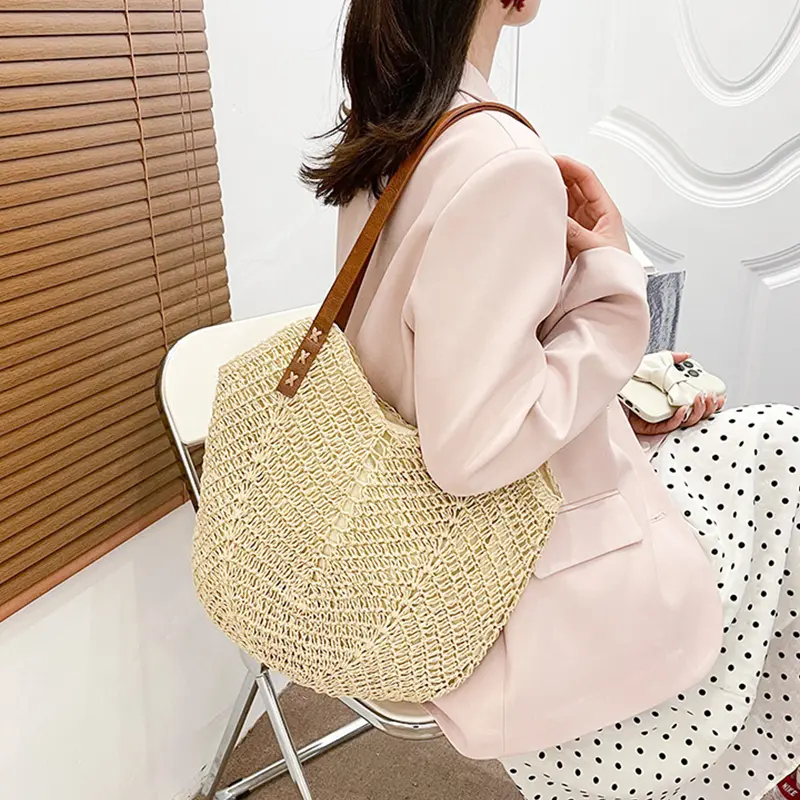 Casual Handmade Straw Woven Bag Bohemian Vintage Large Capacity Casual Female Beach Travel Bag Handbag For Women Beach Totes