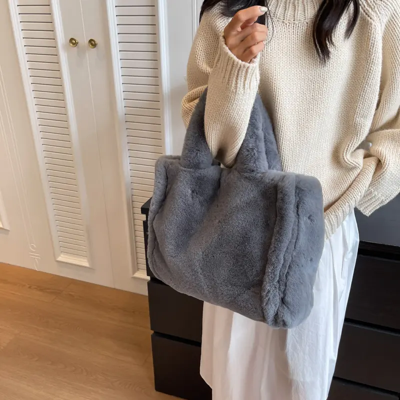 Winter Faux Fur Shopper Tote Bag for Women Plush Handbag Designer Fluffy Wool Shoulder Bag Women Furry Crossbody Messenger Bag
