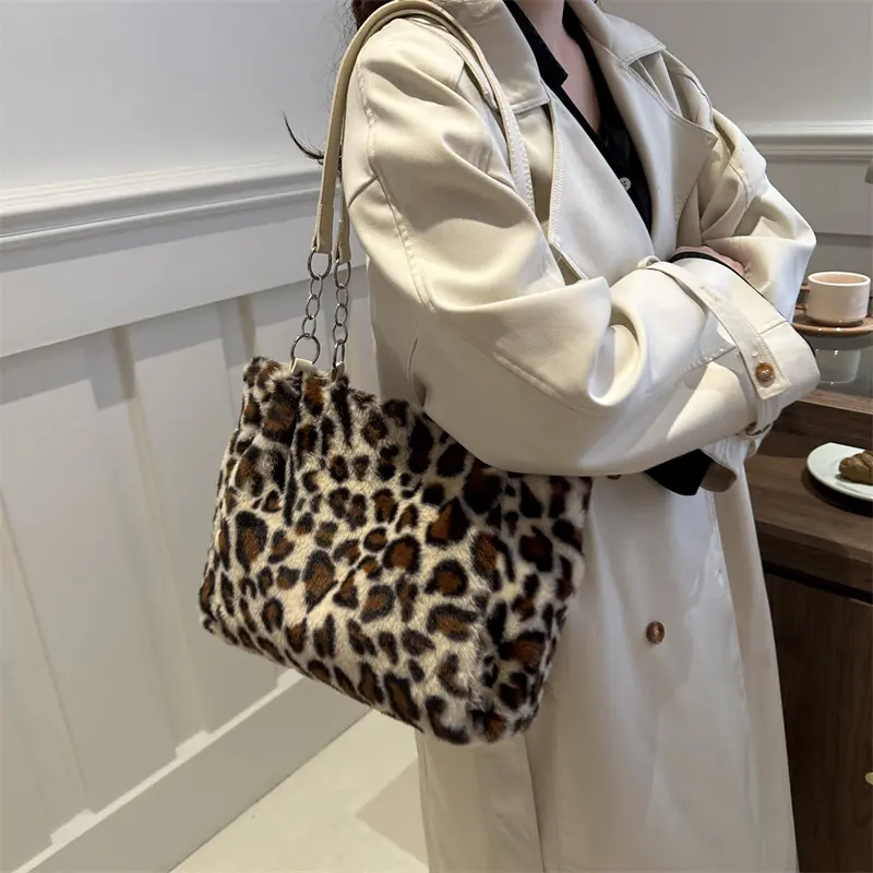 Large Capacity Leopard Print Crossbody Bag Women Shoulder Bags Fluffy Plush Handbags Ladies Simple Versatile Tote Bag