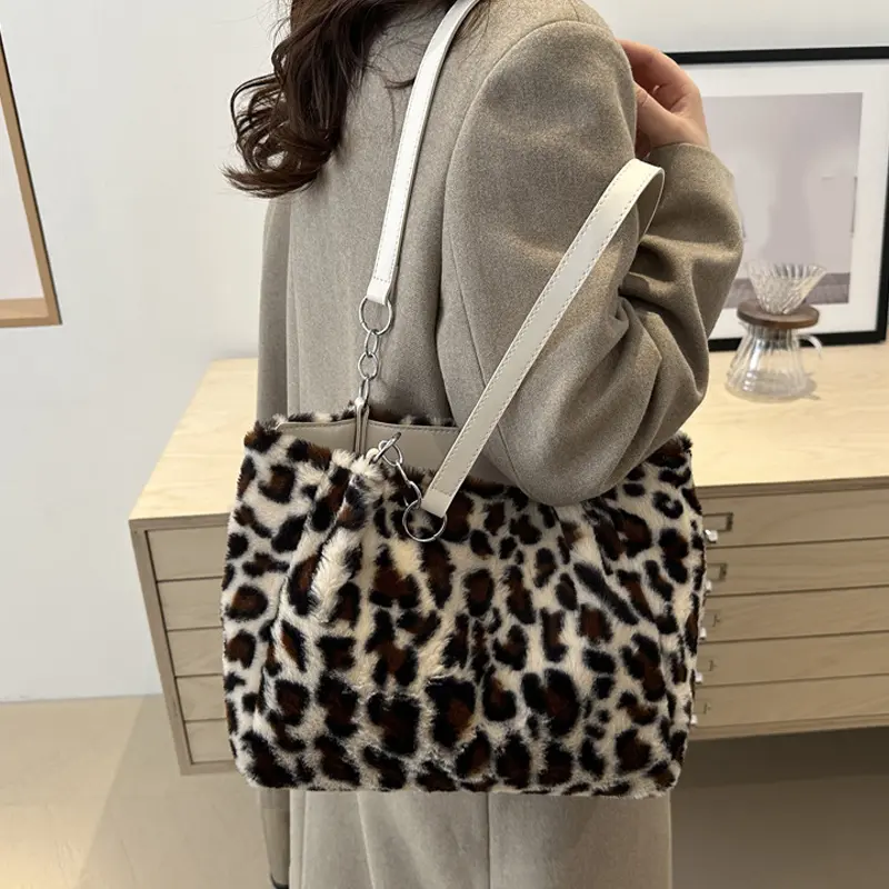 New Leopard Print Fur Bags Women Fashion Portable Faux Fur Handbags Winter Soft Warm Bag Girls Fluffy Large Capacity Tote Purse