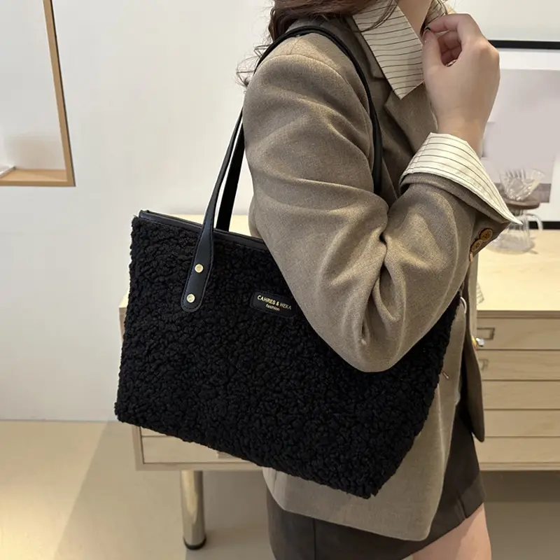 Fashionable Plush Large Capacity Tote Bags for Women Armpit Bag Casual Shopping Bags Purse and Handbags Designer Bags