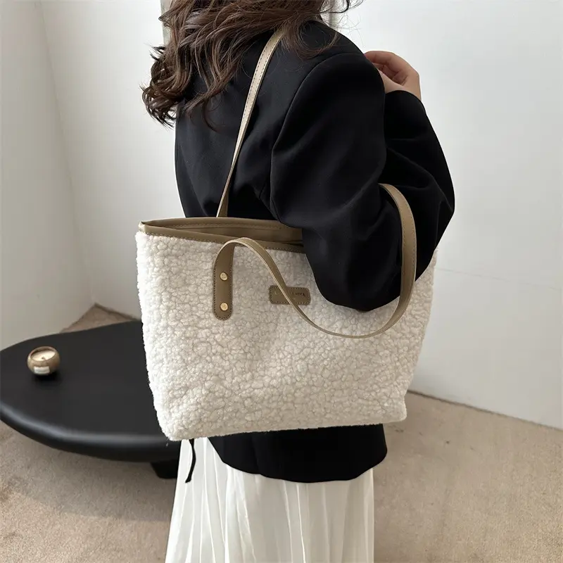 Fashionable Plush Large Capacity Tote Bags for Women Armpit Bag Casual Shopping Bags Purse and Handbags Designer Bags