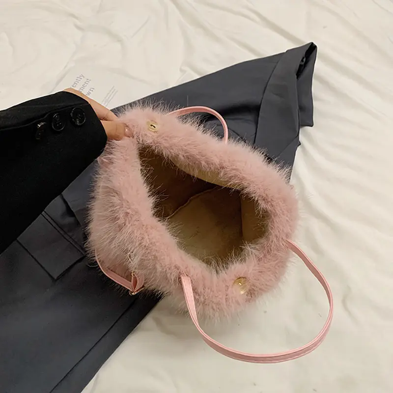 Fashion Winter Women's Faux Fur Handbags Retro Ladies Fluffy Shoulder Bags Large Capacity Soft Plush Female Tote Underarm Bag