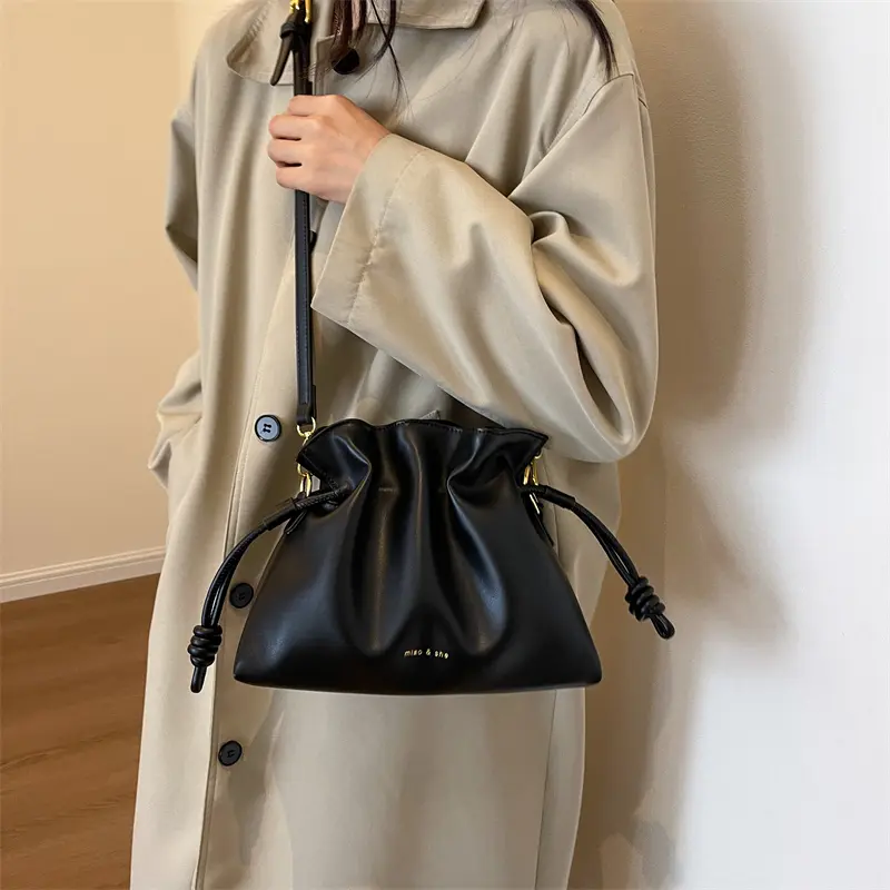 Soft PU Leather Female Small Shoulder Bag Pleated Cloud Bag with Drawstring Solid Bucket Bag Ladies Simple Chic Hobo Bag Satchel
