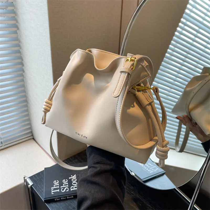 Soft PU Leather Female Small Shoulder Bag Pleated Cloud Bag with Drawstring Solid Bucket Bag Ladies Simple Chic Hobo Bag Satchel