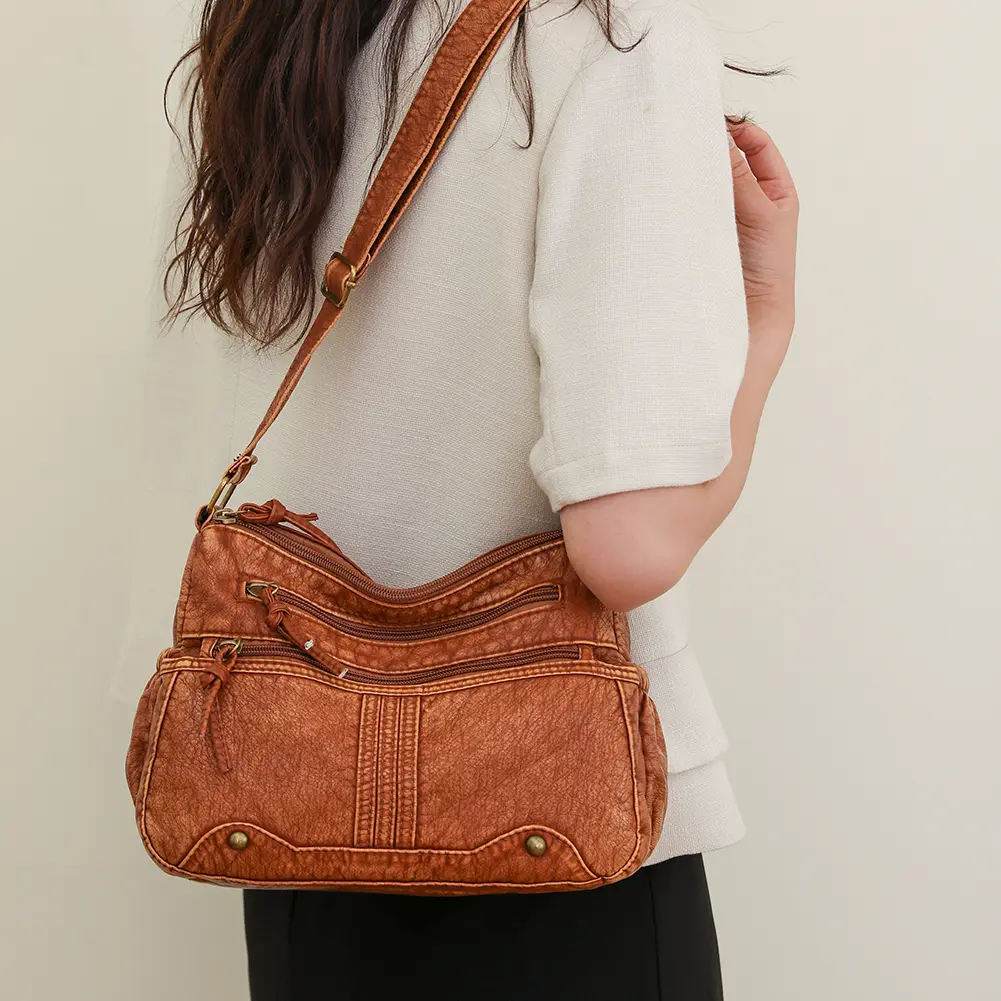 Ladies Crossbody Bag Vintage Riveted PU Soft Leather Shoulder Bags Fashion Middle Aged Mom's Tote Bag New High Capacity Satchels