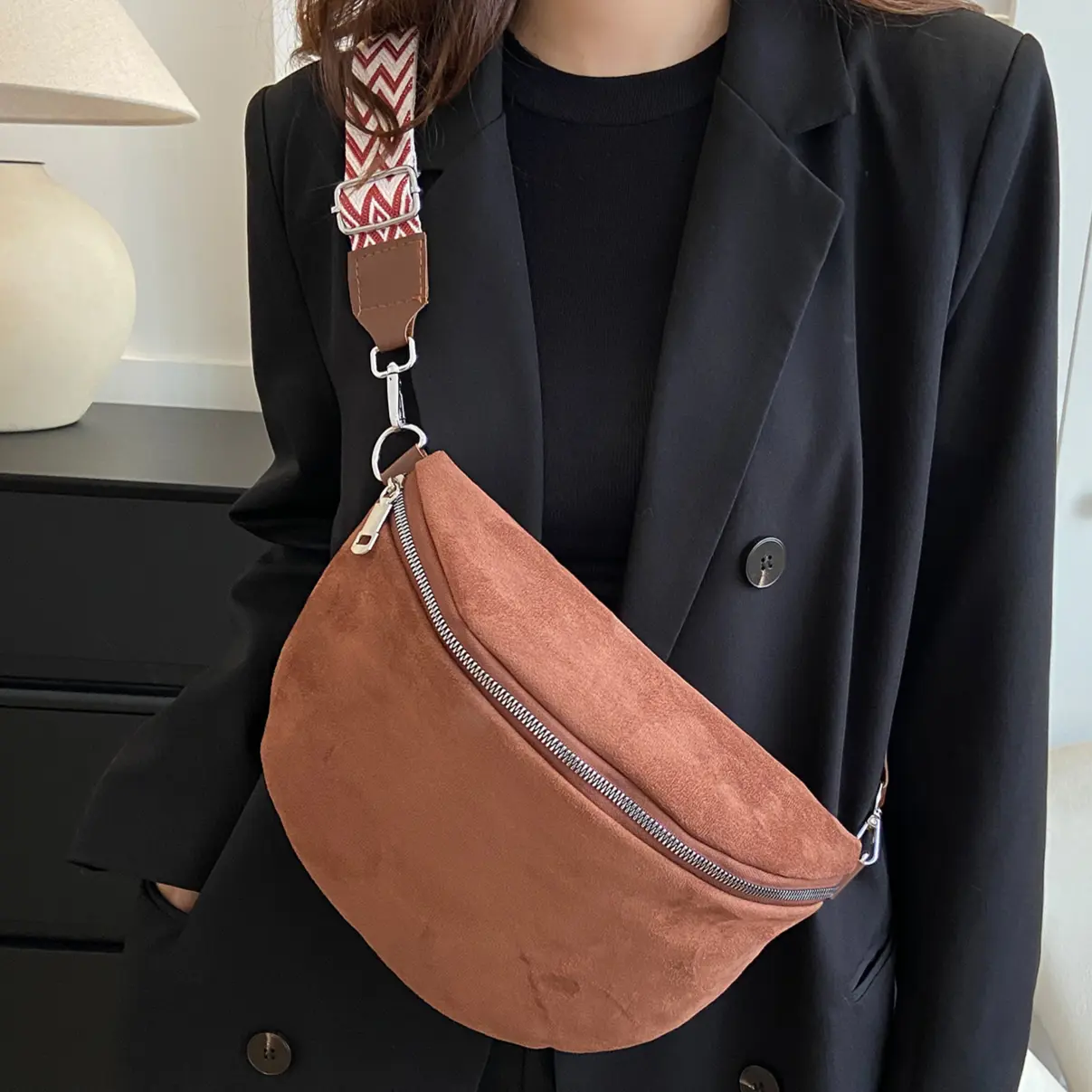 Fashion Suede Women Waist Bag Retro Half Moon Banana Bag Wide Strap Ladies Trend Satchel Solid Color Chest Bag Luxury Fanny Pack