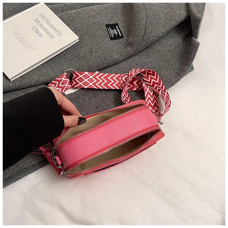 2025 New Small Square Bag Fashion Letter Pattern Chic Hobo Bag Trend PU Women Shoulder Bag Adjustable Strap Satchel Designer Bag