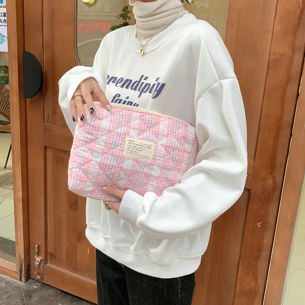 Quilted Wash Bag Female Clutch Bags Color Contrast Plaid Travel Bag Portable Storage Pouches Makeup Tool Pouches Women Mummy Bag