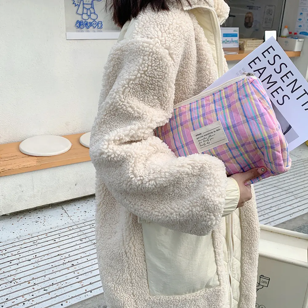 Quilted Wash Bag Female Clutch Bags Color Contrast Plaid Travel Bag Portable Storage Pouches Makeup Tool Pouches Women Mummy Bag