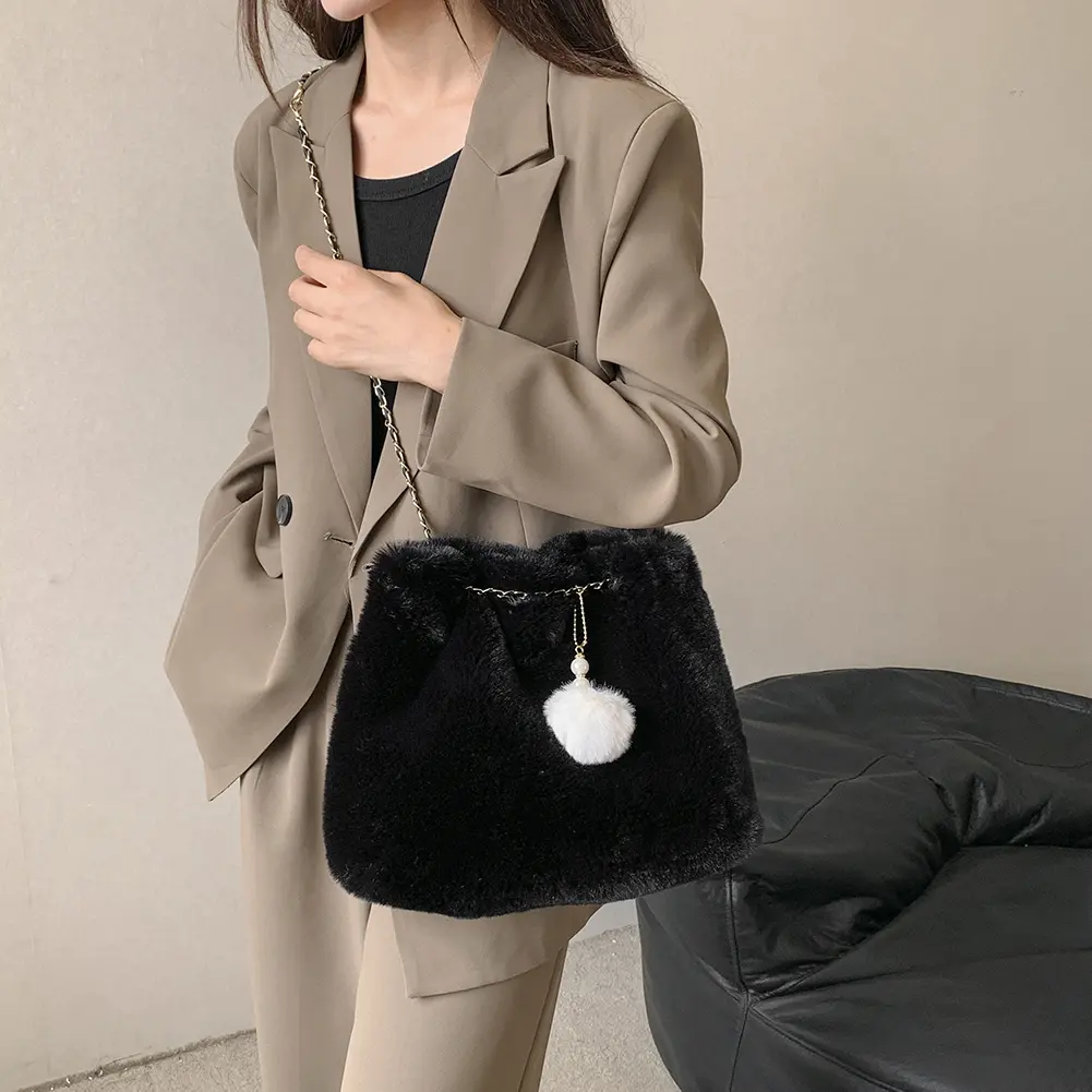 Autumn&Winter Fluffy Large Armpit Bags 2023 Luxury Plush Underarm Bag Fashion Faux Fur Handbag Women's Shoulder Bag with Pendant