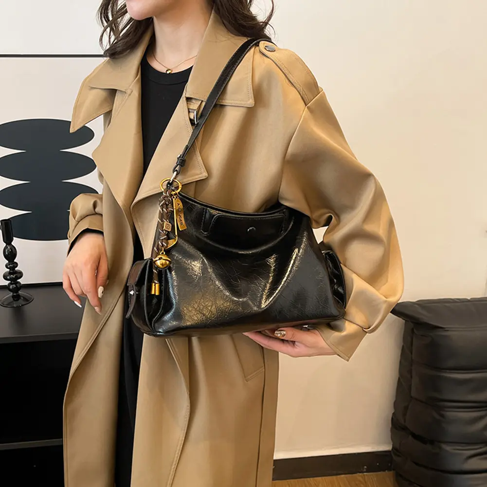 Vintage PU Leather Women's Shoulder Bag with Pendant Solid Versatile Crossbody Bag Large Capacity Commuting Tote Handbag Satchel