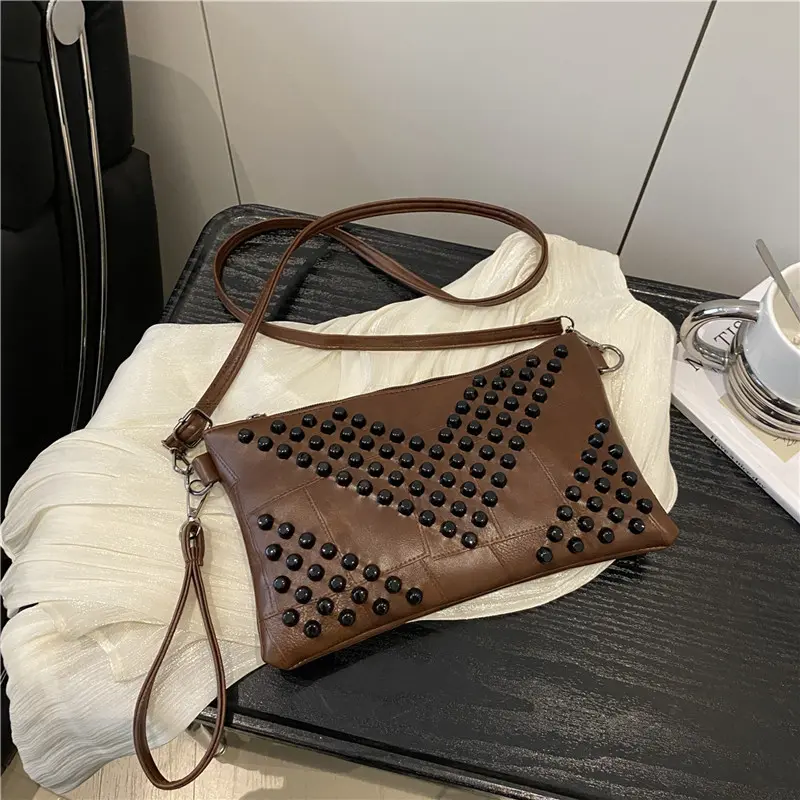 Studded Punk Wristlet Handbag Rivet PU Leather Clutch Bag Vintage Envelope Phone Pouch Women Black Crossbody Bags Shoulder Bag