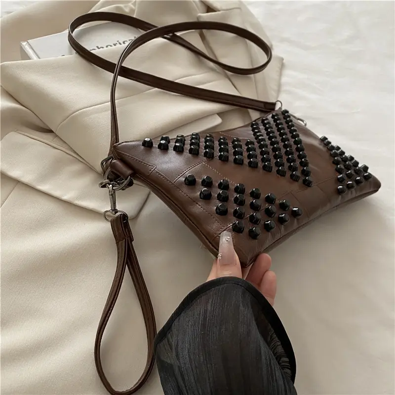 Studded Punk Wristlet Handbag Rivet PU Leather Clutch Bag Vintage Envelope Phone Pouch Women Black Crossbody Bags Shoulder Bag