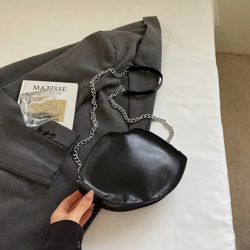 Halloween Lip Shape Shoulder Sling Bag Vampire Sequined Leather Chain Bag Women Party Evening Bag Funny Design Crossbody Bags