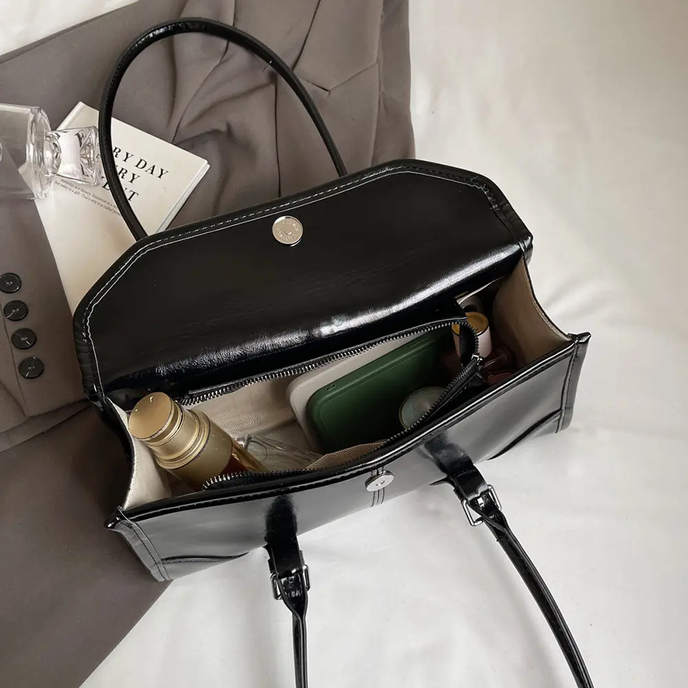 2024 Hot Sale Wine Red Shoulder Bag for Women Waterproof Leather Belt Buckle Design Handbag French Brand Underarm Bag Tote Purse
