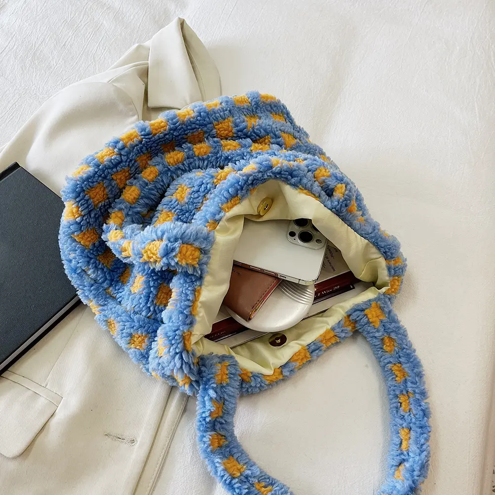 Winter Tote Bag Fluffy Commute Bag Women Plaid Flower Underarm Bag Large Capacity Shoulder Bag Ladies High Quality Plush Handbag