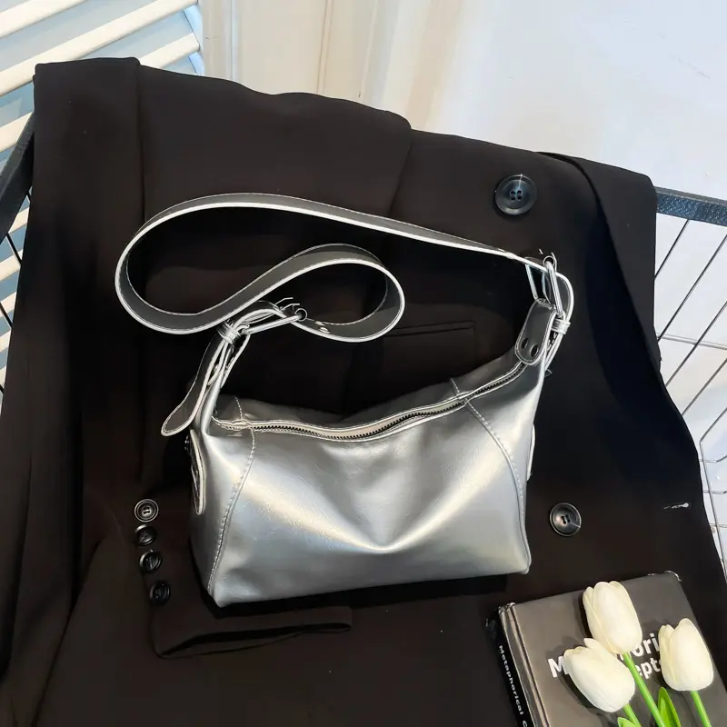 Women Glossy Leather Shoulder Bag Designer Luxury Bag Vintage Cresent Underarm Pouch Ladies Casual Crossbody Bags Hobo Handbag