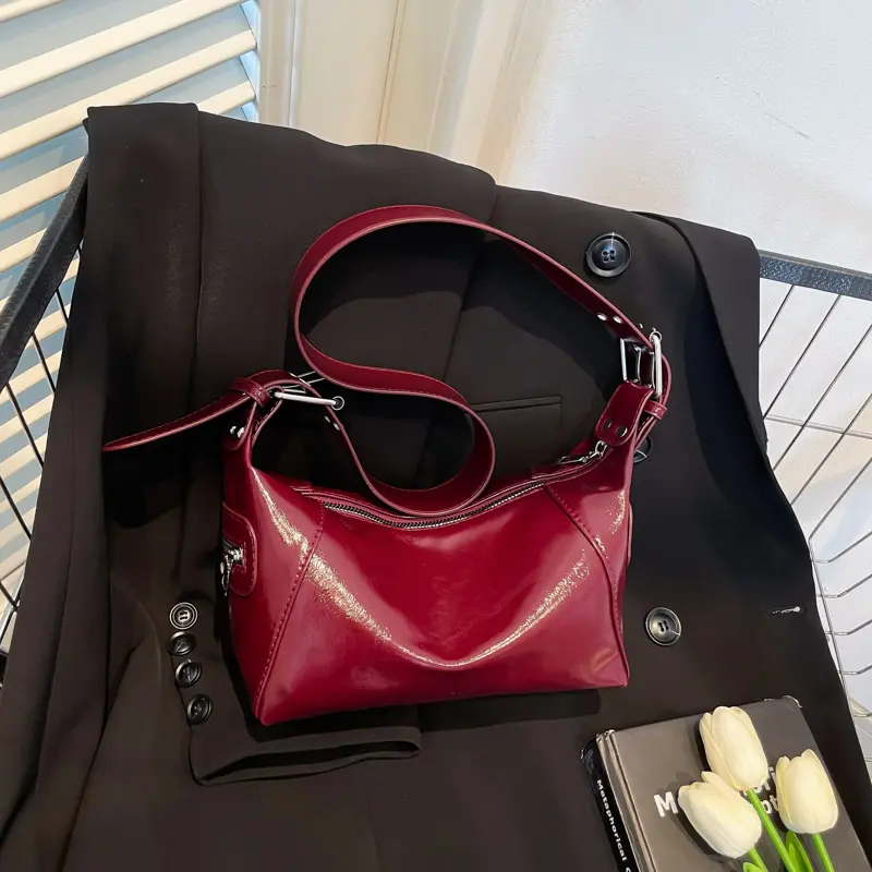 Women Glossy Leather Shoulder Bag Designer Luxury Bag Vintage Cresent Underarm Pouch Ladies Casual Crossbody Bags Hobo Handbag