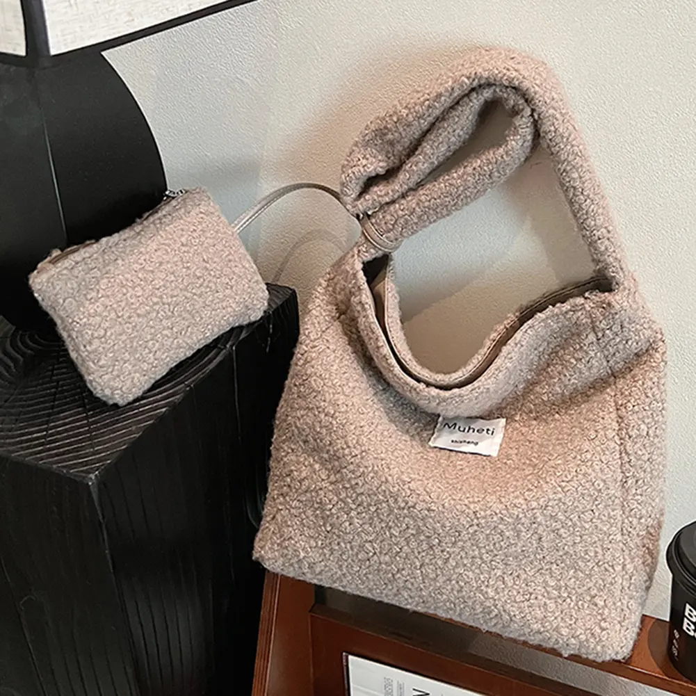 Lamb Wool Messenger Bag Autumn Winter Furry Shoulder Bags Large Capacity Crossbody Bag Fluffy Ladies Commuting Bag Fuzzy Satchel