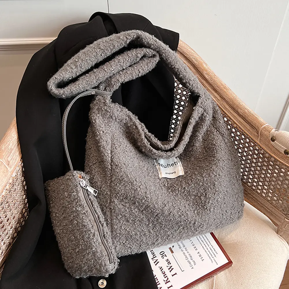 Lamb Wool Messenger Bag Autumn Winter Furry Shoulder Bags Large Capacity Crossbody Bag Fluffy Ladies Commuting Bag Fuzzy Satchel