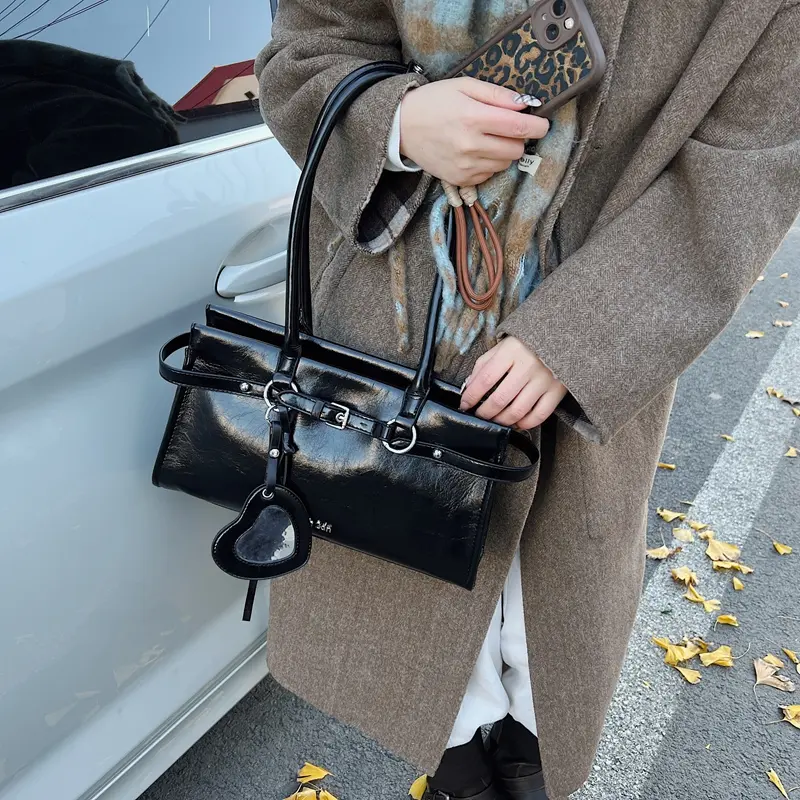 Designer Brand PU Women's Shoulder Bags Large Capacity Ladies Tote Handbags with Love Pendants Belt Buckle Design Chic Hobo Bags