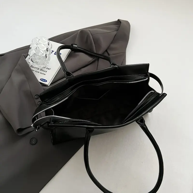 Designer Brand PU Women's Shoulder Bags Large Capacity Ladies Tote Handbags with Love Pendants Belt Buckle Design Chic Hobo Bags